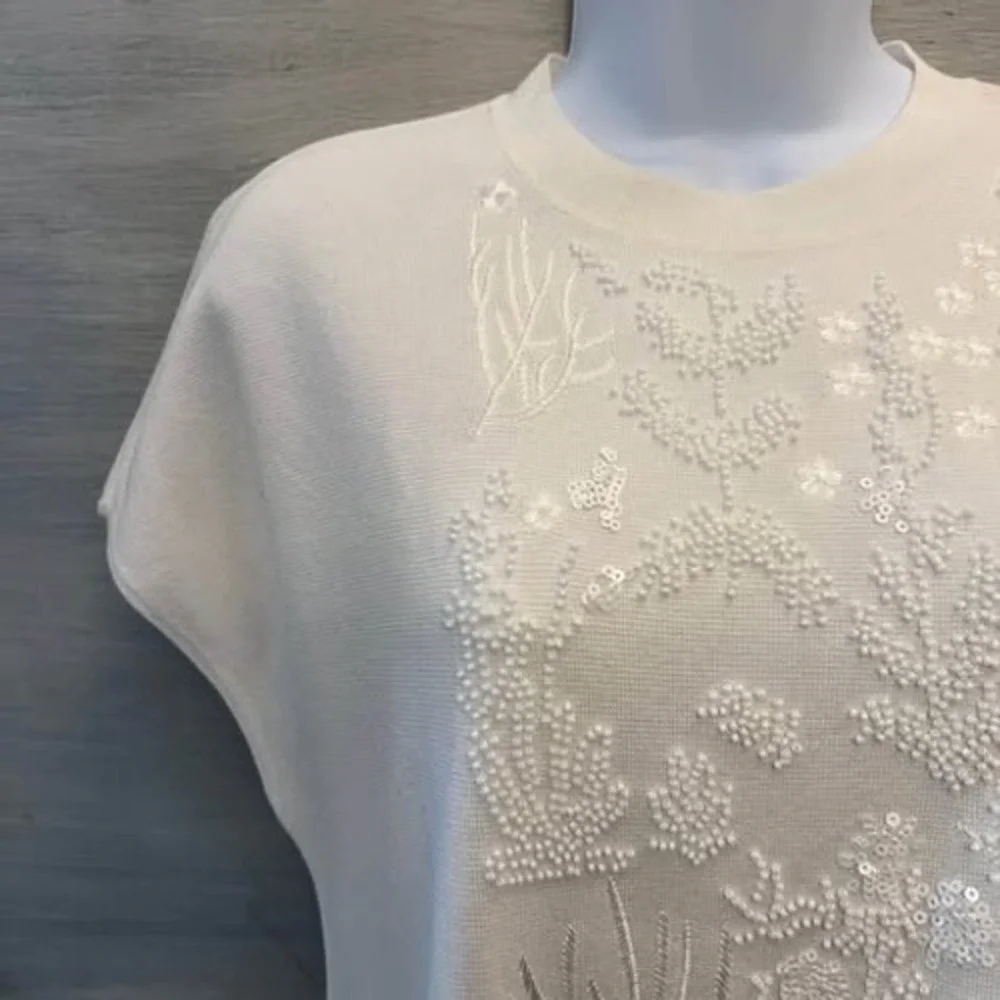 Anne‎ Klein White Knit Floral Embellished Cap Sleeve Sweater Medium GC